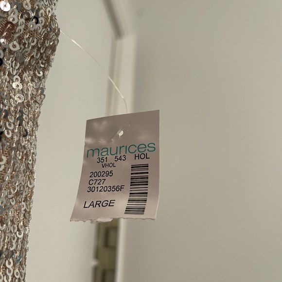 Maurice’s thigh length sequin skirt. Only worn once while modeling during x-mas. - Picture 3 of 4